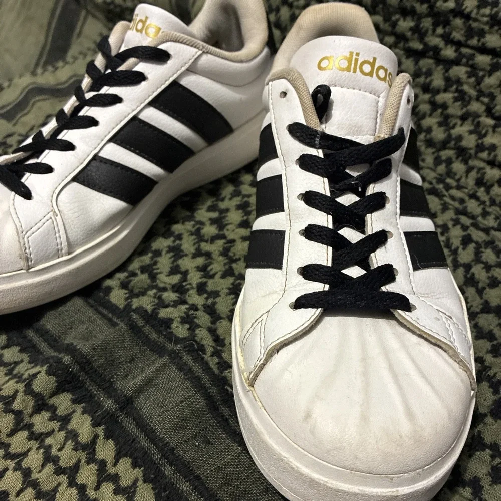 NO INSOLES-Adidas Streettalk Cloud White/Core Black/Gold Metallic - Size 6